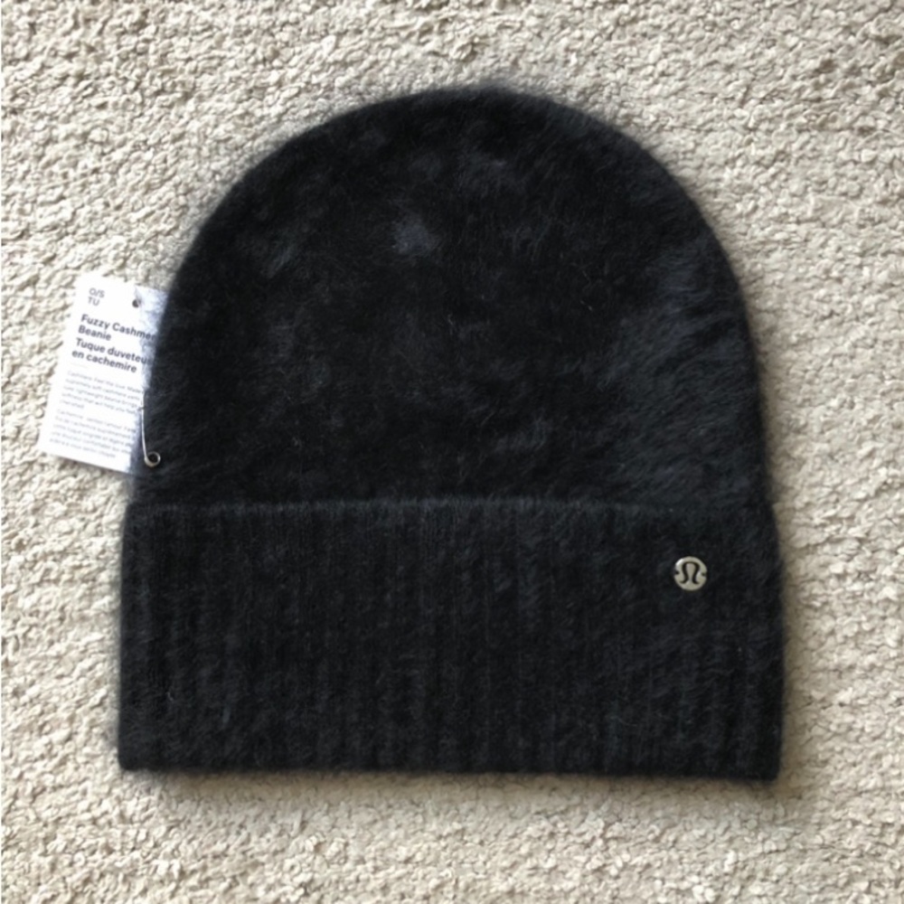 lululemon “ Fuzzy Cashmere Beanie.NWT.